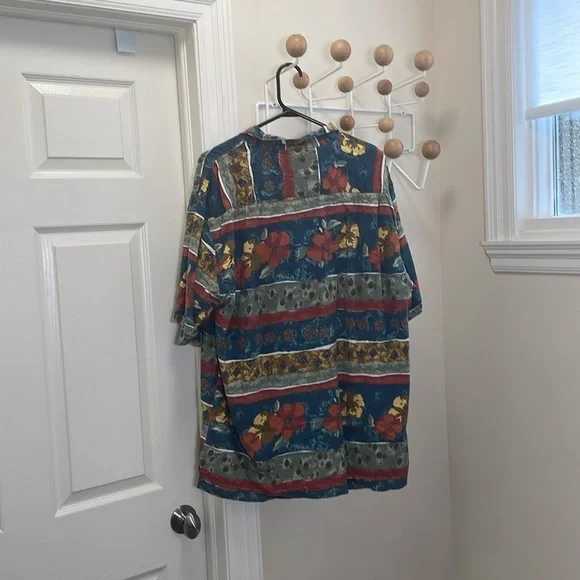 Tommy Bahama - Large Pattern Hawaiian Rayon Blend Button Down Shirt Sleeve - M - Picture 5 of 9